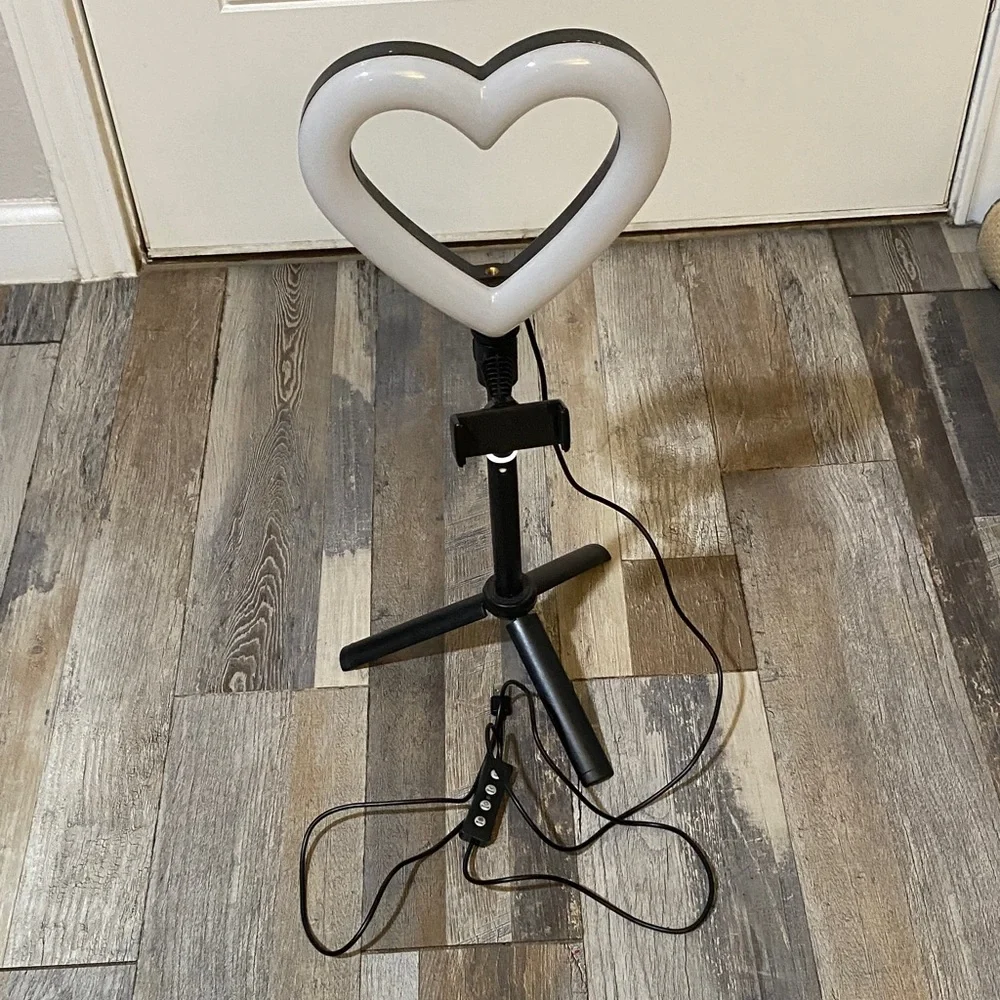 Heart-Shaped LED Ring Light with Tripod - Black